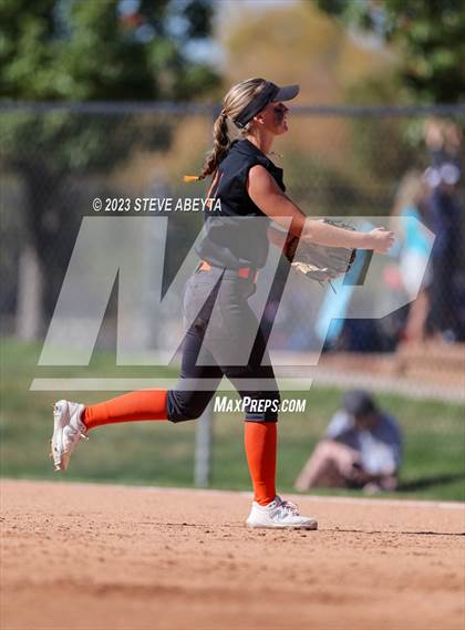 Thumbnail 2 in Erie vs. Fruita Monument (CHSAA 5A Semifinal) photogallery.