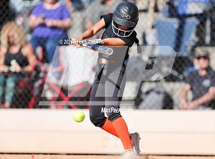 Thumbnail 1 in Erie vs. Fruita Monument (CHSAA 5A Semifinal) photogallery.