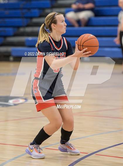 Thumbnail 1 in Miami Country Day vs. Bixby (NIKE Tournament of Champions) photogallery.