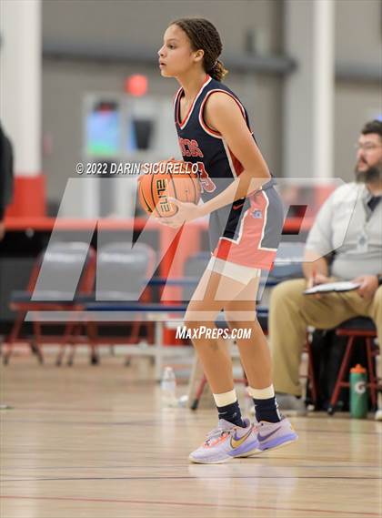 Thumbnail 2 in Miami Country Day vs. Bixby (NIKE Tournament of Champions) photogallery.