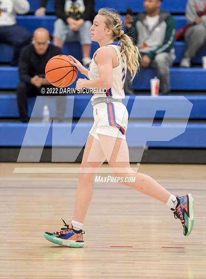 Thumbnail 2 in Miami Country Day vs. Bixby (NIKE Tournament of Champions) photogallery.