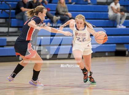 Thumbnail 2 in Miami Country Day vs. Bixby (NIKE Tournament of Champions) photogallery.