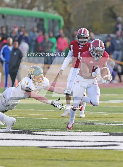 Thumbnail 3 in Trinity Catholic vs. Maryville(MSHSAA 3A Quarterfinal) photogallery.