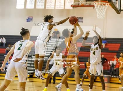 Thumbnail 1 in White vs Newman Smith (CFB Classic) photogallery.