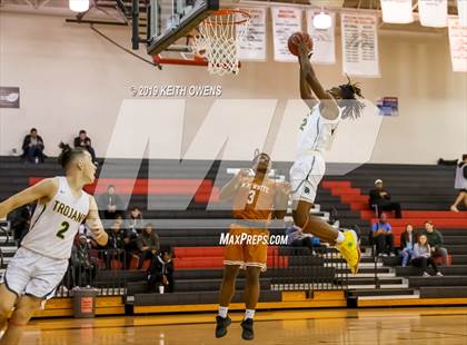 Thumbnail 3 in White vs Newman Smith (CFB Classic) photogallery.