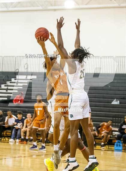 Thumbnail 3 in White vs Newman Smith (CFB Classic) photogallery.