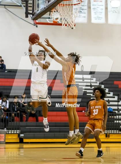 Thumbnail 3 in White vs Newman Smith (CFB Classic) photogallery.