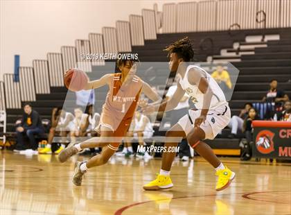 Thumbnail 2 in White vs Newman Smith (CFB Classic) photogallery.