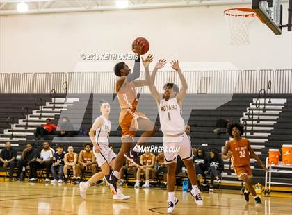 Thumbnail 2 in White vs Newman Smith (CFB Classic) photogallery.