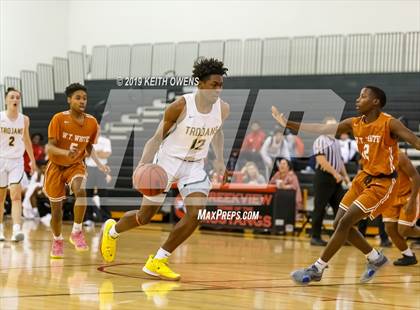 Thumbnail 3 in White vs Newman Smith (CFB Classic) photogallery.