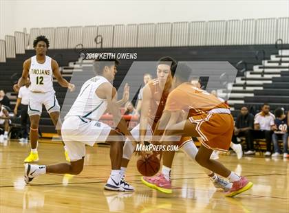 Thumbnail 2 in White vs Newman Smith (CFB Classic) photogallery.