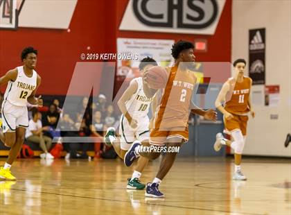 Thumbnail 3 in White vs Newman Smith (CFB Classic) photogallery.