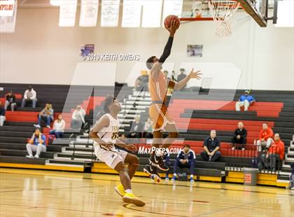 Thumbnail 1 in White vs Newman Smith (CFB Classic) photogallery.