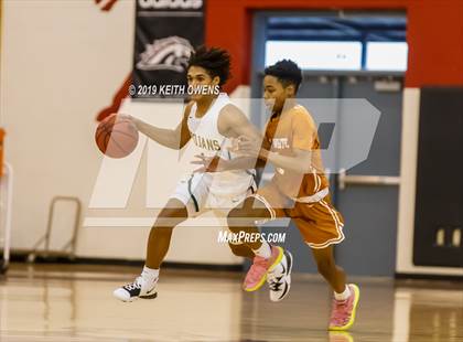 Thumbnail 2 in White vs Newman Smith (CFB Classic) photogallery.