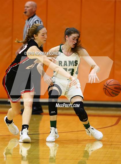 Thumbnail 3 in Maine South vs. Grayslake Central photogallery.