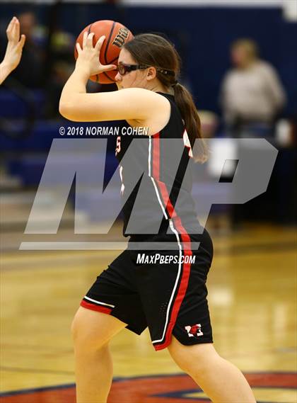 Thumbnail 3 in Maine South vs. Grayslake Central photogallery.