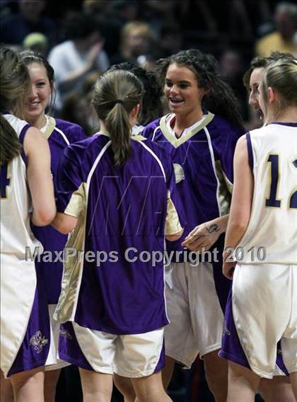 Thumbnail 3 in Northern Cambria vs. Bishop Guilfoyle (PIAA Class A Championship) photogallery.