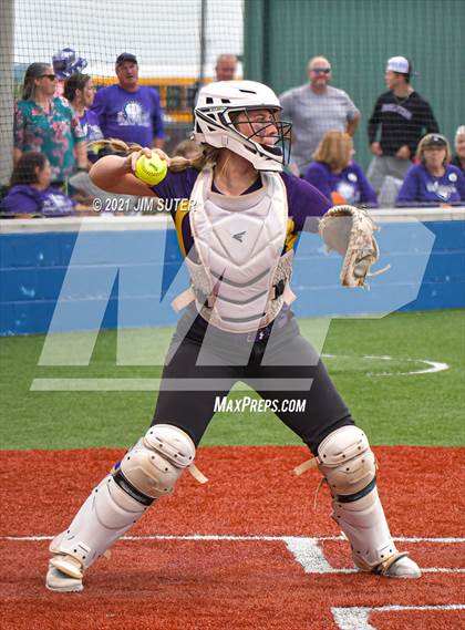 Thumbnail 1 in Weimar vs Thrall (UIL 2A Regional Semifinal Playoff) photogallery.