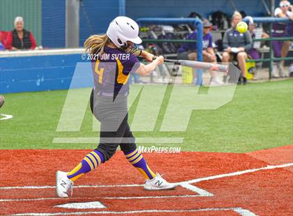 Thumbnail 1 in Weimar vs Thrall (UIL 2A Regional Semifinal Playoff) photogallery.