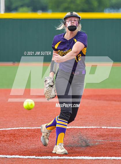 Thumbnail 3 in Weimar vs Thrall (UIL 2A Regional Semifinal Playoff) photogallery.