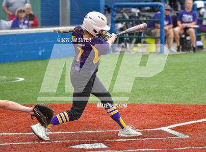 Thumbnail 1 in Weimar vs Thrall (UIL 2A Regional Semifinal Playoff) photogallery.