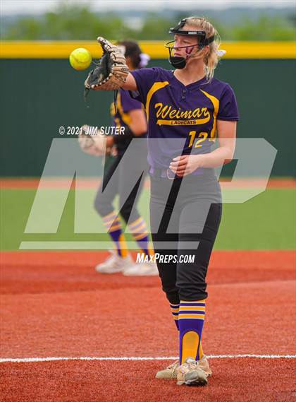 Thumbnail 3 in Weimar vs Thrall (UIL 2A Regional Semifinal Playoff) photogallery.