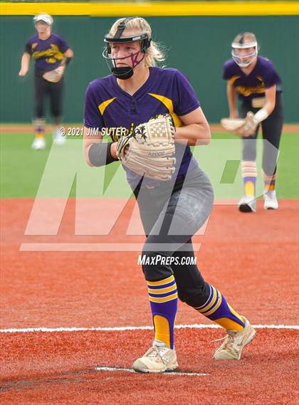 Thumbnail 2 in Weimar vs Thrall (UIL 2A Regional Semifinal Playoff) photogallery.