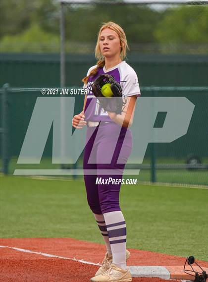 Thumbnail 2 in Weimar vs Thrall (UIL 2A Regional Semifinal Playoff) photogallery.