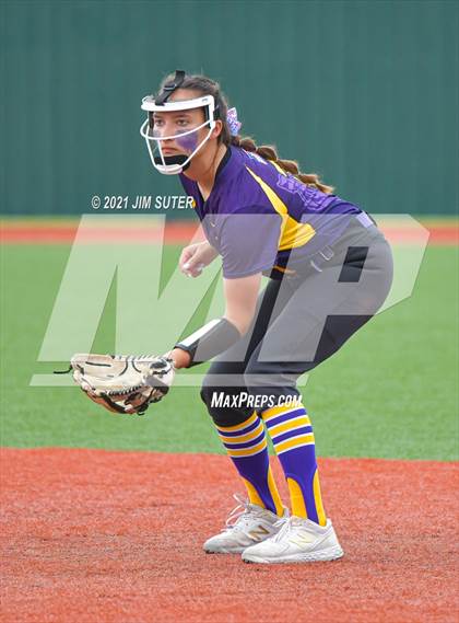 Thumbnail 3 in Weimar vs Thrall (UIL 2A Regional Semifinal Playoff) photogallery.
