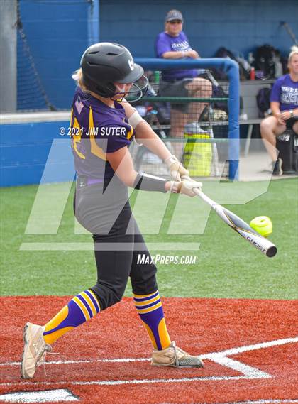 Thumbnail 1 in Weimar vs Thrall (UIL 2A Regional Semifinal Playoff) photogallery.