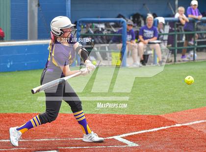 Thumbnail 1 in Weimar vs Thrall (UIL 2A Regional Semifinal Playoff) photogallery.