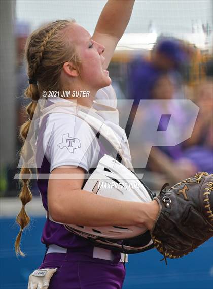 Thumbnail 3 in Weimar vs Thrall (UIL 2A Regional Semifinal Playoff) photogallery.