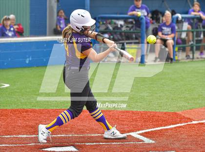 Thumbnail 2 in Weimar vs Thrall (UIL 2A Regional Semifinal Playoff) photogallery.