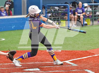Thumbnail 3 in Weimar vs Thrall (UIL 2A Regional Semifinal Playoff) photogallery.