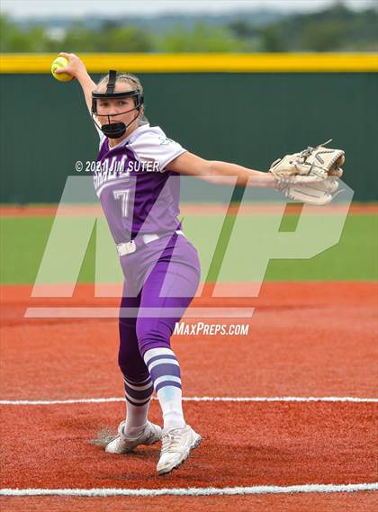 Thumbnail 2 in Weimar vs Thrall (UIL 2A Regional Semifinal Playoff) photogallery.