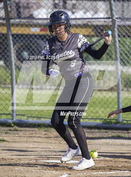 Thumbnail 2 in Santee vs Orthopaedic (Lincoln Classic Tournament) photogallery.