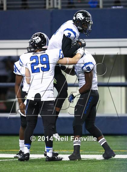 Thumbnail 2 in Keller vs. Plano West (UIL 6A Division 1 Region I Bi-District Playoff) photogallery.