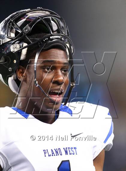 Thumbnail 2 in Keller vs. Plano West (UIL 6A Division 1 Region I Bi-District Playoff) photogallery.