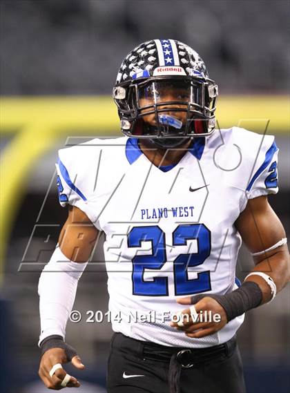 Thumbnail 1 in Keller vs. Plano West (UIL 6A Division 1 Region I Bi-District Playoff) photogallery.