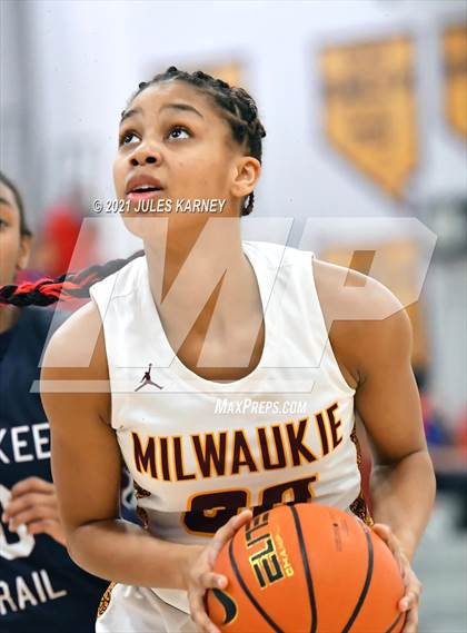 Thumbnail 2 in Cherokee Trail vs Milwaukie High School (Tarkanian Classic) photogallery.