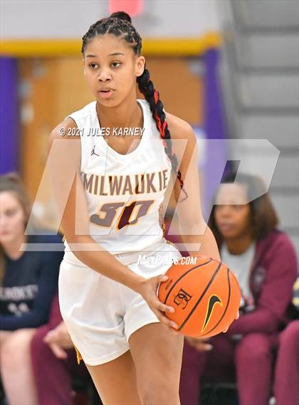 Thumbnail 1 in Cherokee Trail vs Milwaukie High School (Tarkanian Classic) photogallery.