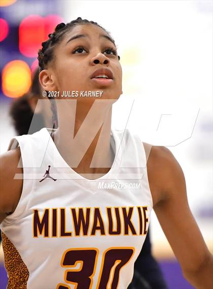 Thumbnail 1 in Cherokee Trail vs Milwaukie High School (Tarkanian Classic) photogallery.