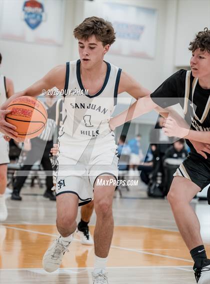 Thumbnail 3 in JV: Servite VS San Juan Hills photogallery.