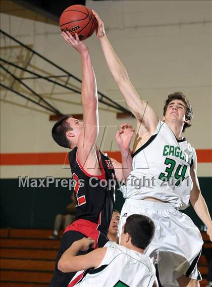 Thumbnail 3 in Bella Vista vs. El Camino (Mesa Verde Tournament) photogallery.