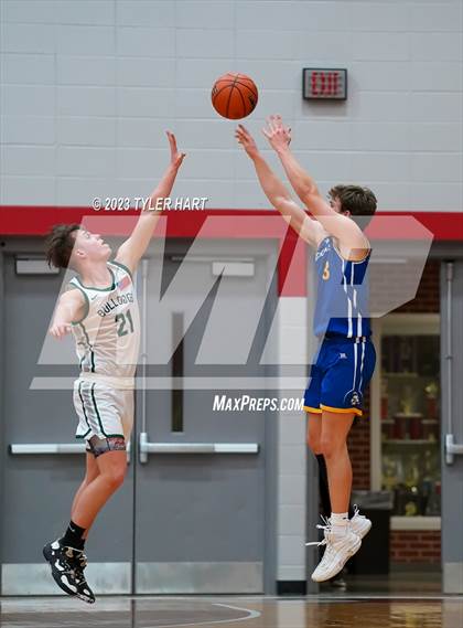 Thumbnail 3 in Monrovia vs. Crawfordsville (IHSAA 3A Sectional First Round) photogallery.
