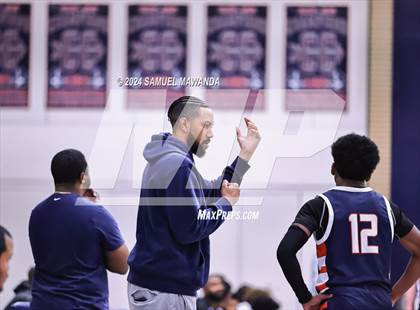 Thumbnail 3 in Cleveland vs La Salle  (Annual Rose City Roundball Classic) photogallery.