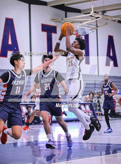 Thumbnail 1 in Cleveland vs La Salle  (Annual Rose City Roundball Classic) photogallery.
