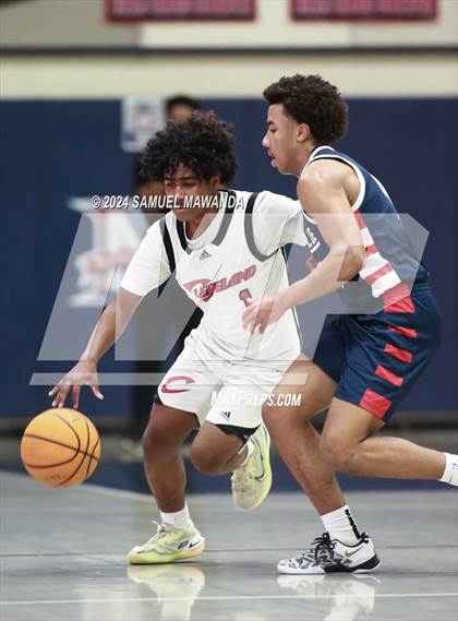 Thumbnail 1 in Cleveland vs La Salle  (Annual Rose City Roundball Classic) photogallery.