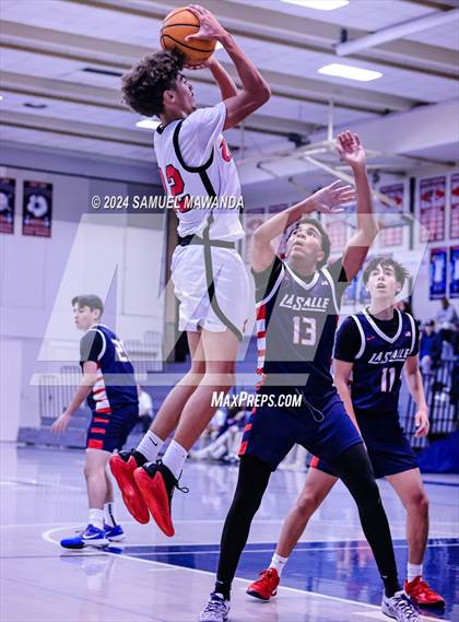 Thumbnail 3 in Cleveland vs La Salle  (Annual Rose City Roundball Classic) photogallery.