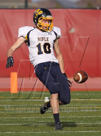 Thumbnail 2 in Rifle vs Silver Creek (CHSAA 3A Final) photogallery.